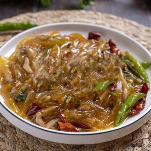 Spicy Tofu Skin Stir-Fried with Shredded Pork 肉丝尖椒炒拉皮