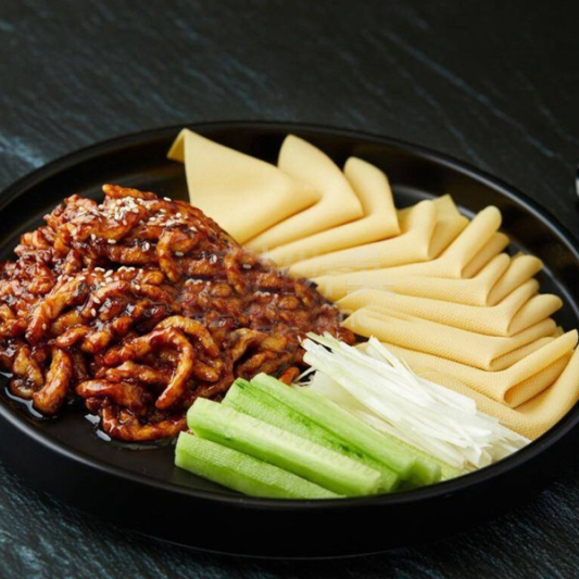 Shredded Pork Beijing Style with Pancake 京酱医丝豆腐皮