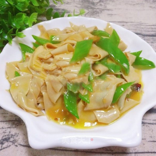 Stir-Fried Dried Tofu Strips with Fresh Chili 尖椒干豆腐