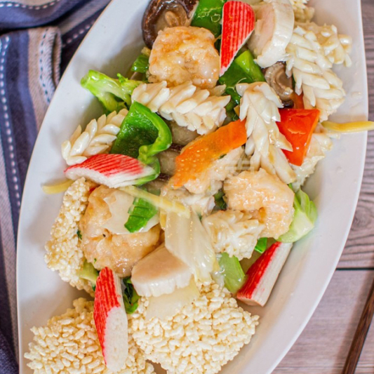 Seafood Delight on Sizzling Rice 海鲜烩锅巴