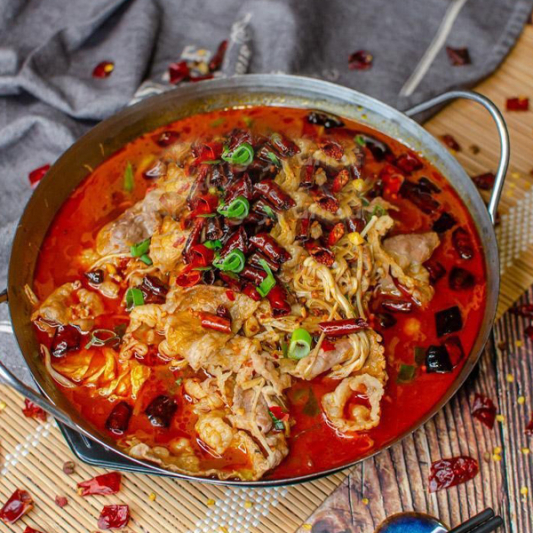 Stew Sliced Beef with Enoki Mushrooms 金针肥牛锅