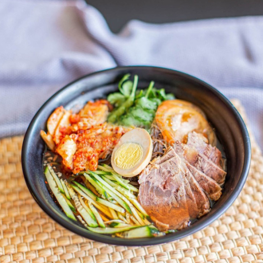 Korean Noodles in Cold Spicy Soup with Beef & Kimchi 韩国冷面