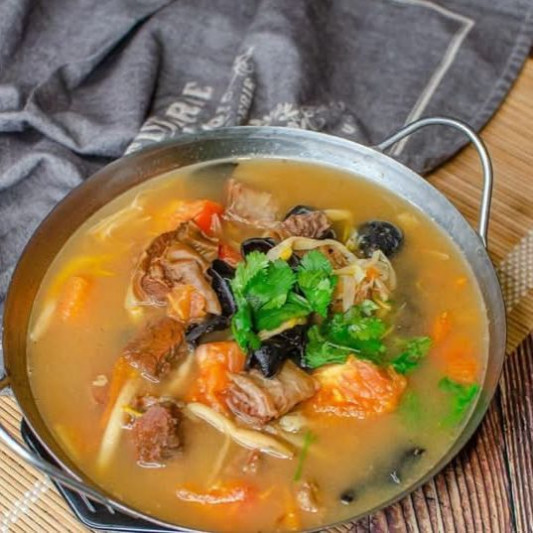 Stewed Beef Brisket & Tomato 牛腩番茄锅