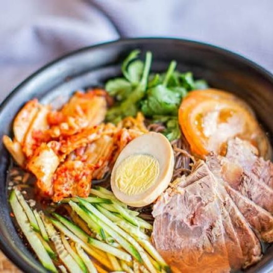 Korean Noodles in Cold Spicy Soup with Beef & Kimchee 韩国冷面