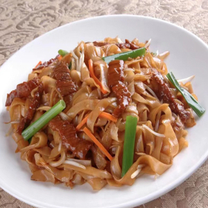 106. Soya Sauce Beef in Fried Rice Noodles