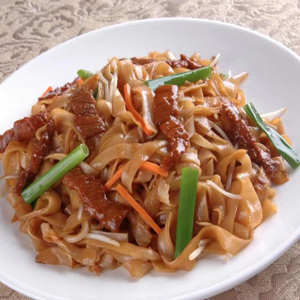 87. Fried Rice Noodles with Vegetables & Beef in Soya Sauce