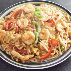 Pad Thai with Chicken and Shrimps