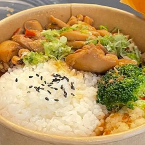 Sweet & Chili Chicken Rice Bowl