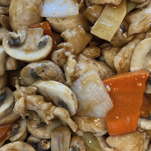 8. Moo Goo Gai Pan 蘑菇鸡片 