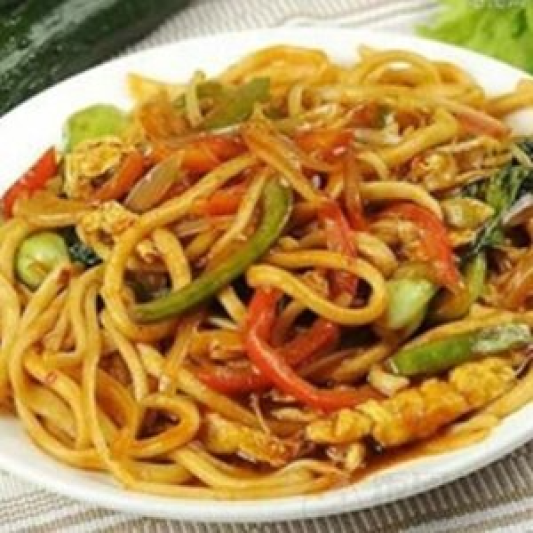 Delicious Noodles with Pork and Vegetables 风味拉条子拌面