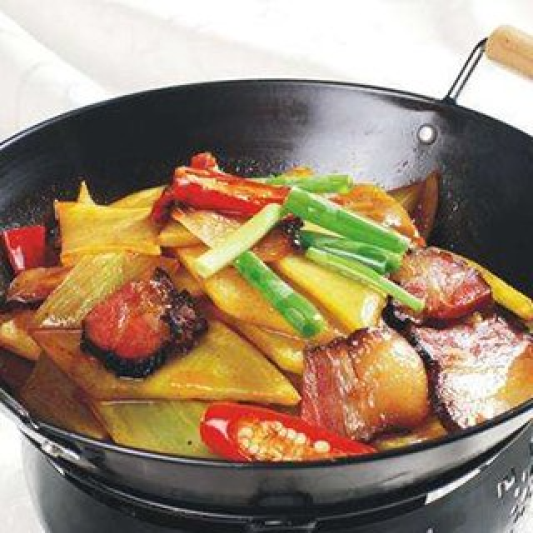 Dried Pot Fried Smoked Pork with Pickled Bamboo Shoot 干锅腌笋炒腊肉 