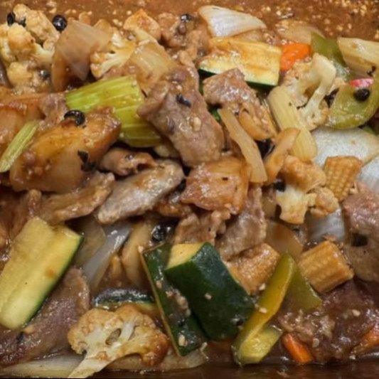 29. Beef with Green Pepper and Black Bean Sauce 豉椒牛肉