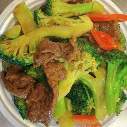 28. Beef and Broccoli 百加利牛肉