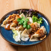 A2. Dumplings with Peanut Sauce / Dumplings &agrave; la sauce aux arachides