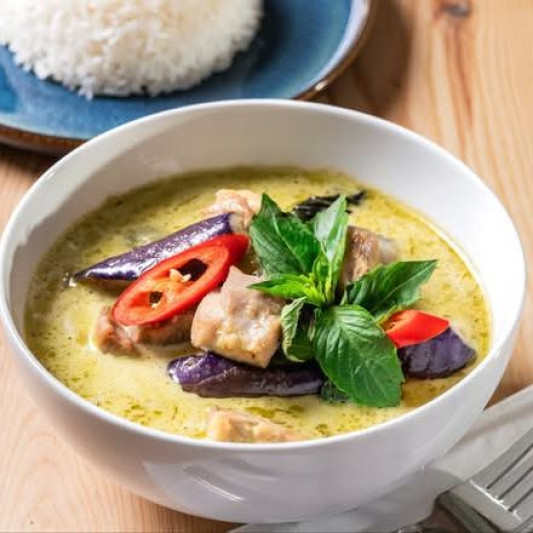 D1 Green Chicken Curry / Curry vert de poulet