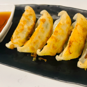 A2. Gyoza (6 pcs)