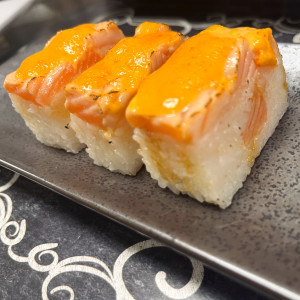 1. Torch Salmon Sushi (6 pcs)