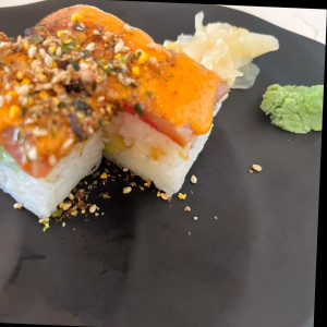 4. Torch Spicy Tuna Sushi (6 pcs)