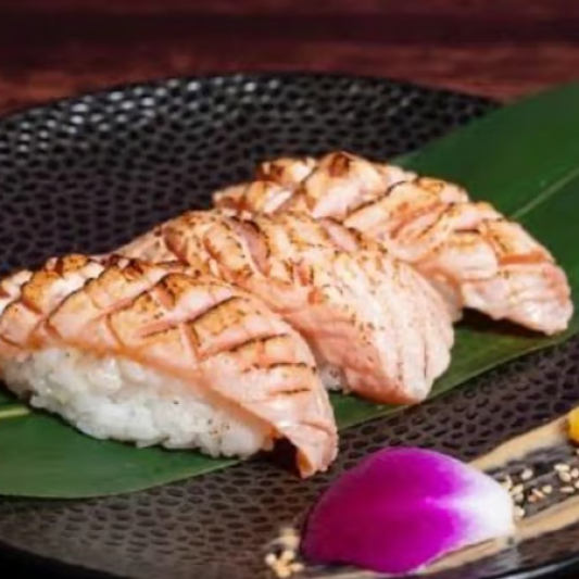 G2. Seared Salmon Nigiri (2 pcs)