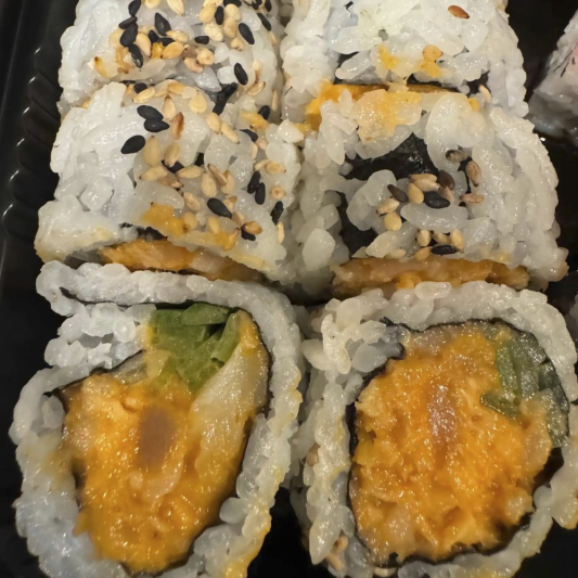 E16. Spicy Yellowtail Roll