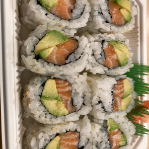 Salmon Avocado Roll (8 pcs)