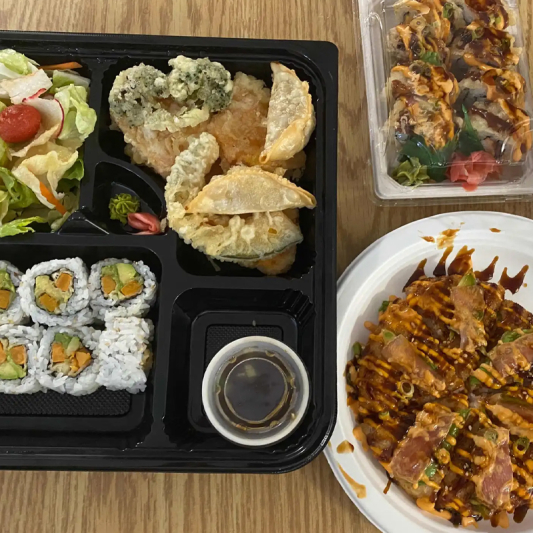 Tuna (Raw) Sushi Pizza