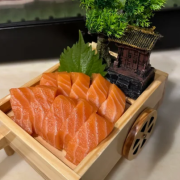 Salmon Sashimi (5 pcs)
