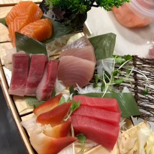 Assorted Sashimi (12 pcs)