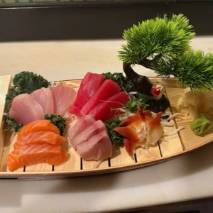 Deluxe Sashimi (18 pcs)