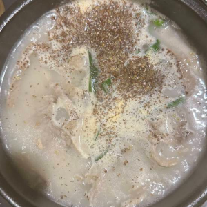 B3. Daejigukbap 돼지국밥