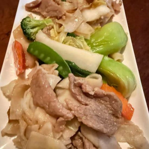 Rice Noodles with Beef and Chinese Vegetables 白菜牛肉米粉