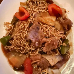 Crispy Noodles with Beef and Black Bean Sauce 豉汁牛肉脆面