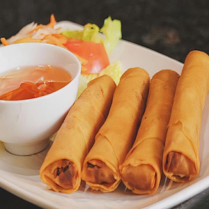 Crispy Egg Rolls (4 pcs)