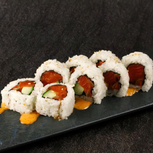 Spicy Salmon Roll (8 pcs)