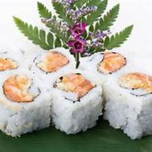 Spicy Salmon Crispy Roll (6 pcs)