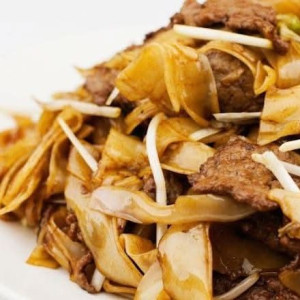 Pan-Fried Beef Noodles 干炒牛河