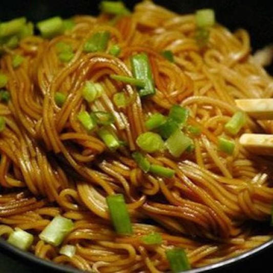 Chow Mein with Soy Sauce 醬油炒麵