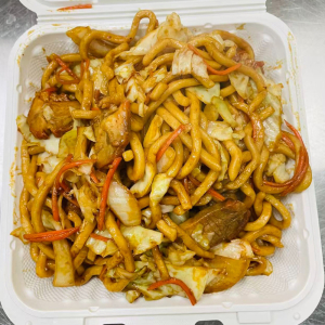 89. BBQ Pork Shanghai Think Noodles 叉烧上海炒面