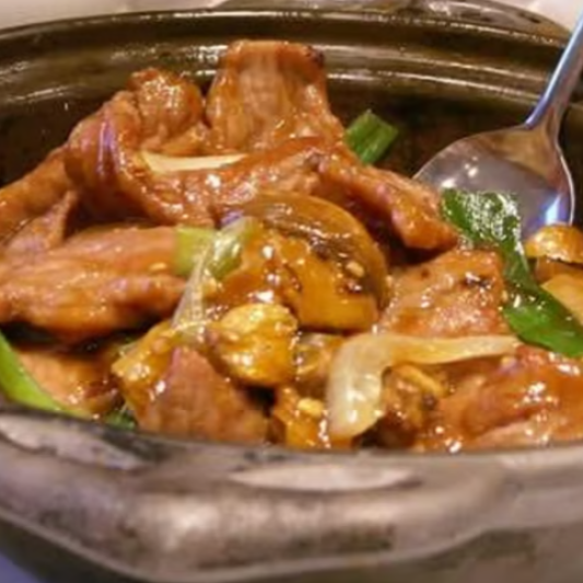 50. Beef with Ginger & Onion Hot Pot 姜葱牛肉煲