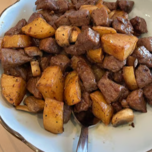 Beef Tenderloin Cubes in Black Pepper Sauce 黑椒牛柳粒
