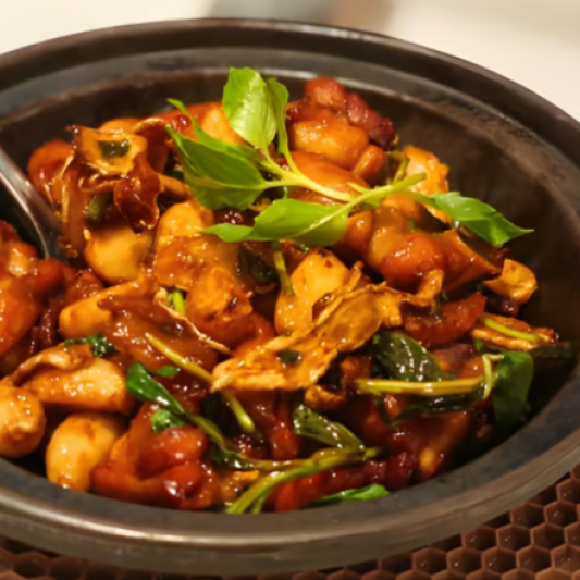 Taiwan Style Chicken Hot Pot (with Bone) 台式三杯鸡