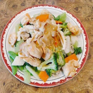 102. House Special Chop Suey with Seafood & Meat 