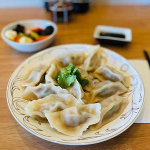 Dumplings / ⼩厨饺⼦