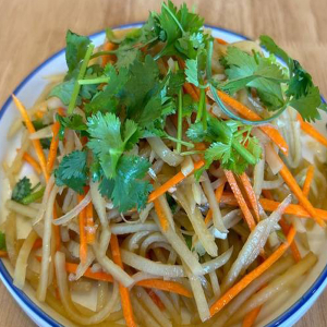 Mixed Cold Shredded Potatoes / 凉拌⼟⾖丝