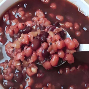 Red Bean and Barley Porridge / 红豆薏米粥