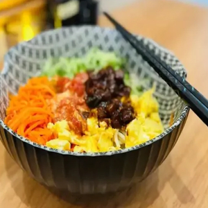 Ja Jiang Noodles / ⼩厨捞⾯