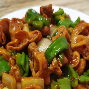 Spicy Pork Intestines / 尖椒肥肠