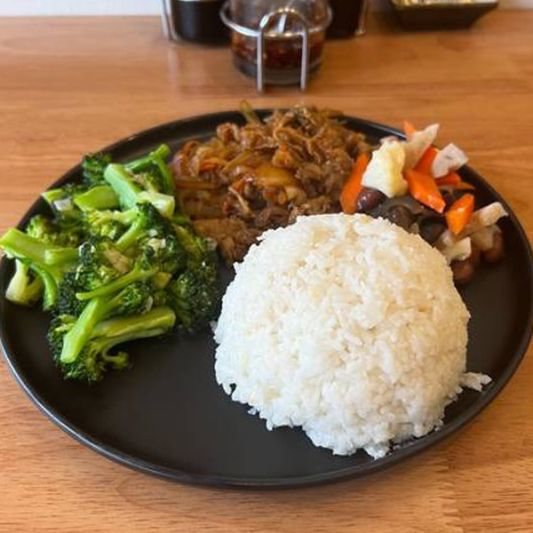 Teriyaki Beef Combo / 照烧⽜⾁套餐