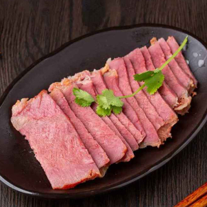 Whole Beef Shank with Dipping Sauce