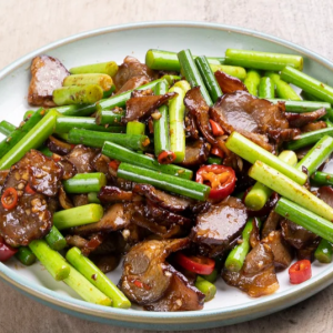Smoked Pork Belly with Garlic Moss / 腊肉蒜苔 / Heo Hun Kh&oacute;i X&agrave;o Tỏi T&acirc;y